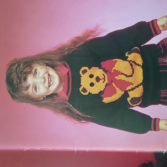 Patons Christmas 634 Seasonal Projects to Knit and Crochet - Picture 3 of 8